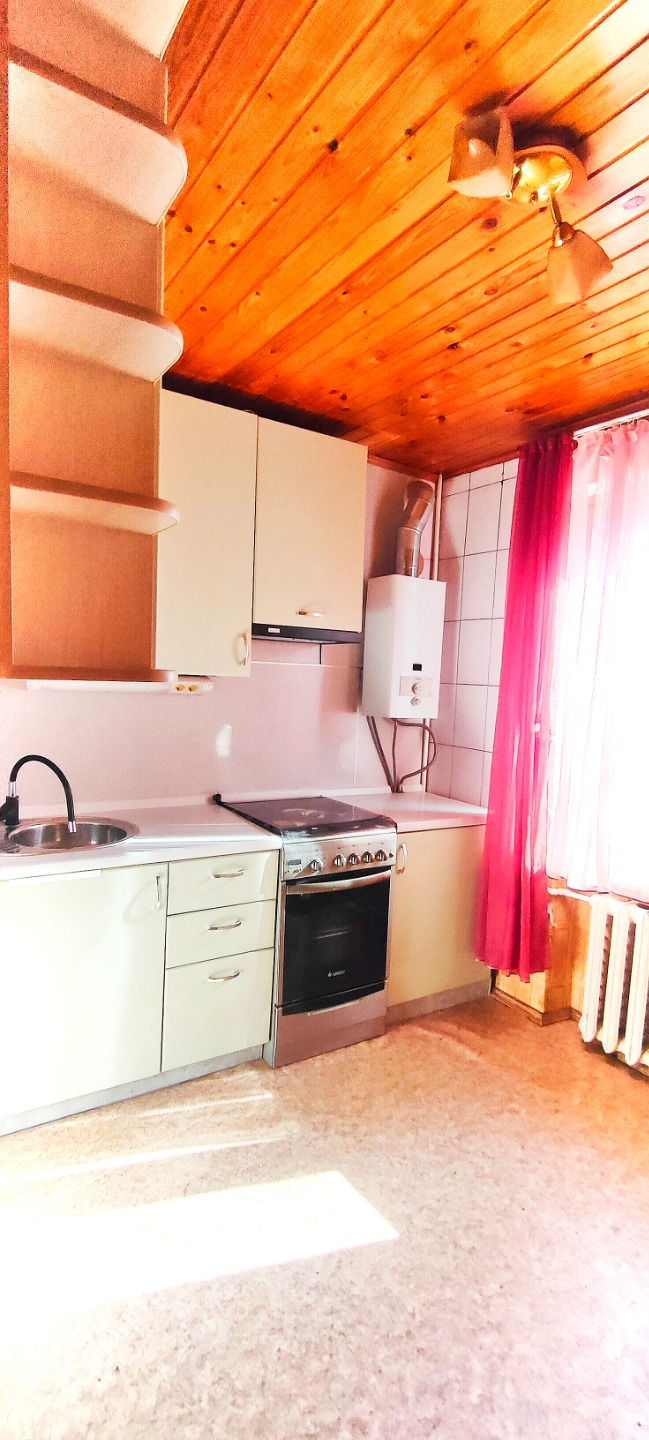 Продаётся 2-ная квартира в центре гор.рощи

Дом расположен на второй линии от дороги, после капитального ремонта, очень чистый отремонтированный подъезд

В шаговой доступности центр города,  медицинский университет, радиотехнический университет, легкоатлетический манеж, ледовая арена, дворец молодеж