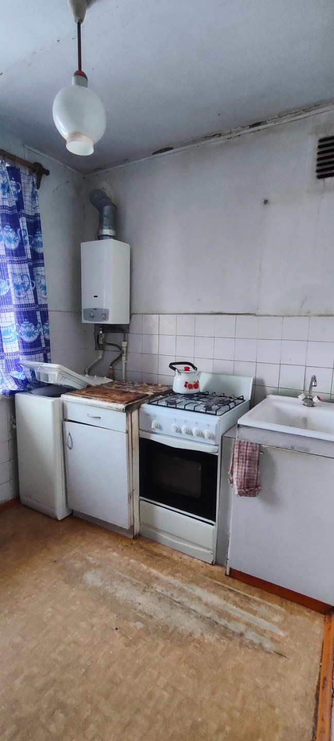 Продаётся квартира в тихом и зелёном районе города 

Функциональная планировка - 3 изолированные комнаты, гостиная, удобная кухня, раздельный санузел 

Спокойный и зелёный район города - до центра на автомобиле или автобусе 10 минут езды. В пешей доступности школа, детский сад, магазины, Сбербанк 

