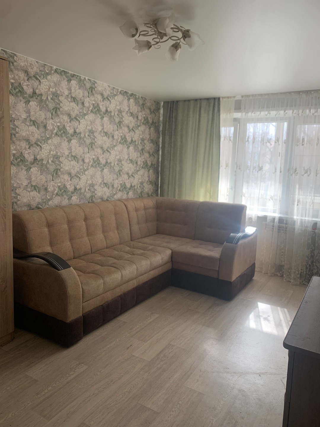 Квартира в самом удобном месте Дашково-Песочни.
Рядом рынок, магазины, остановки общественного транспорта.
Дом после капитального ремонта, чистый подъезд без посторонних запахов.
Окна во двор.
Балкон застеклен, окна ПВХ.

Дополнительные фото и видео пришлю по запросу.
 
Документы готовы, долгов и об