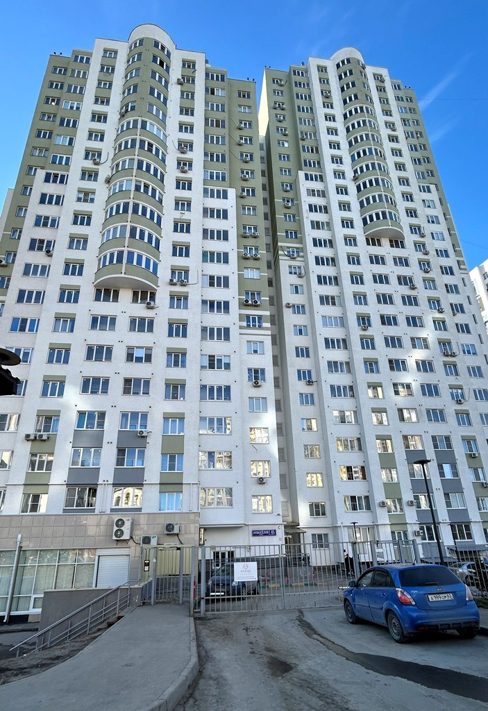 Продам квартиру с божественным видом из окна!