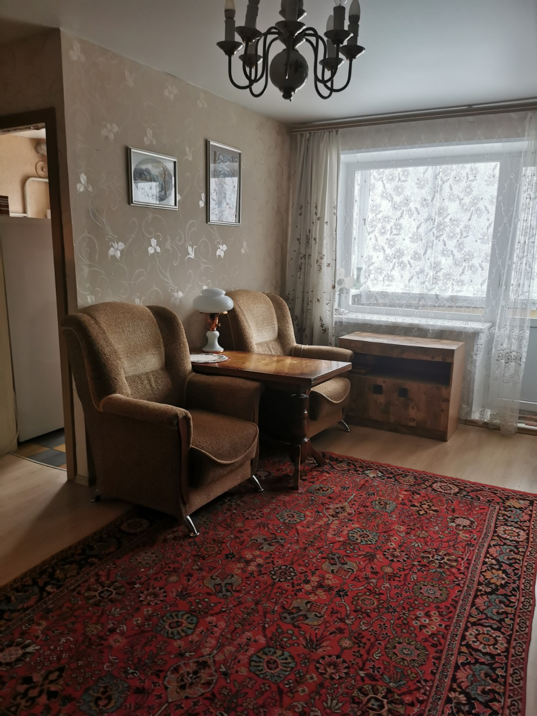 Сдам на длительный срок квартиру в непосредственной близости от Театральной площади 
и 5 минутах езды от улицы Дзержинского ..

Хорошая инфраструктура района .Рядом школа , поликлиника детская , 
магазины , остановка .
В квартире есть все необходимое для жилья .Два спальных места .

