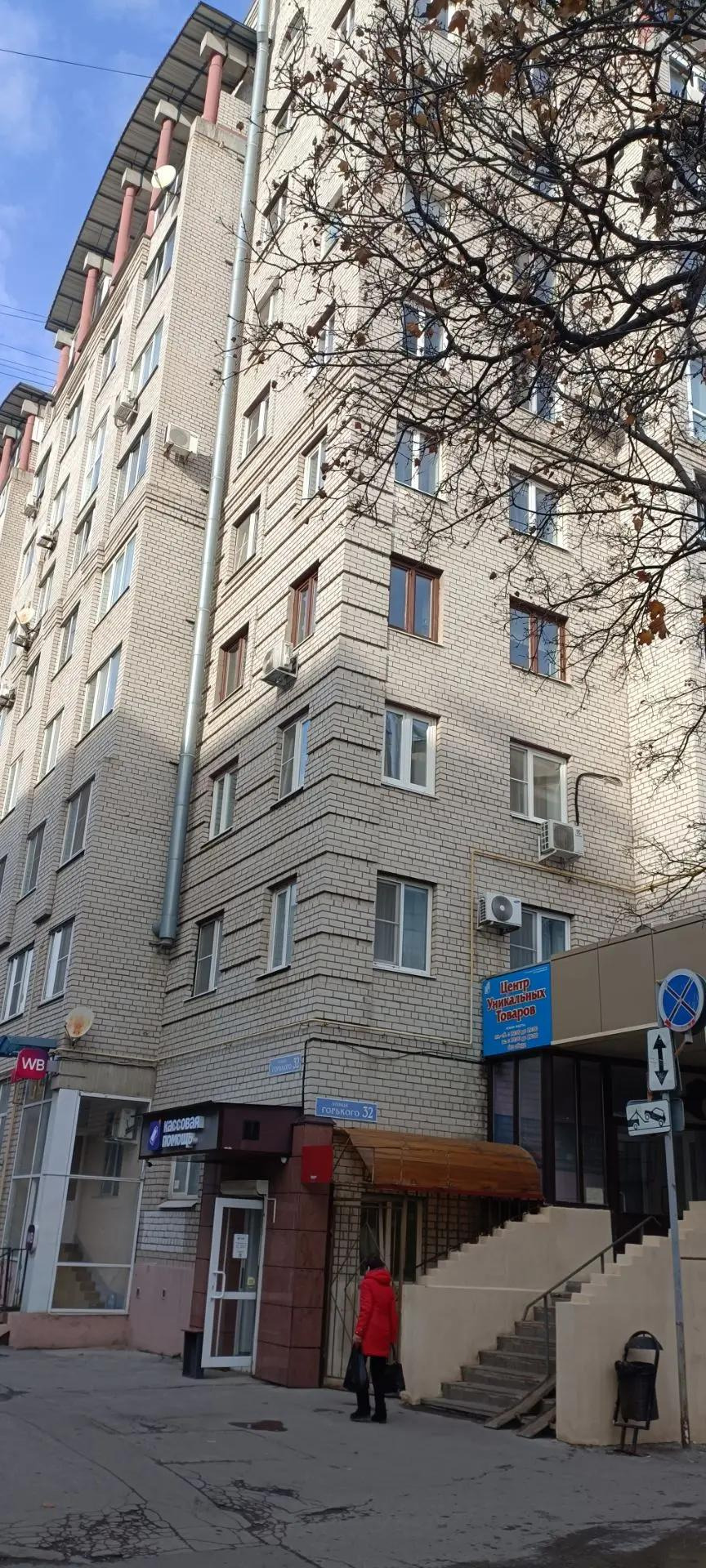 Продаётся уютная 2-комнатная квартира в самом сердце Рязани — в районе Театральной площади! 

Готовое жильё с мебелью и техникой: заезжайте и живите. 

•	Две изолированные комнаты: 14 и 18 м² , кухня 11 м².
•	Общая площадь — 55,1 м², лоджия — 4 м².
•	Продаётся полностью с мебелью и бытовой техникой 